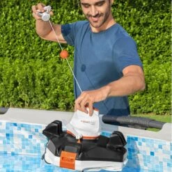 Robot Aspirateur Autonome Pour Piscine Jusque 45m² -Sweeek spbwpcrover 71f9d9815e1806f7afda58c5a3a3abc9